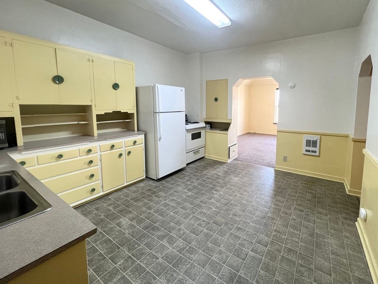 416 N Pine St - Photo 3 of 15