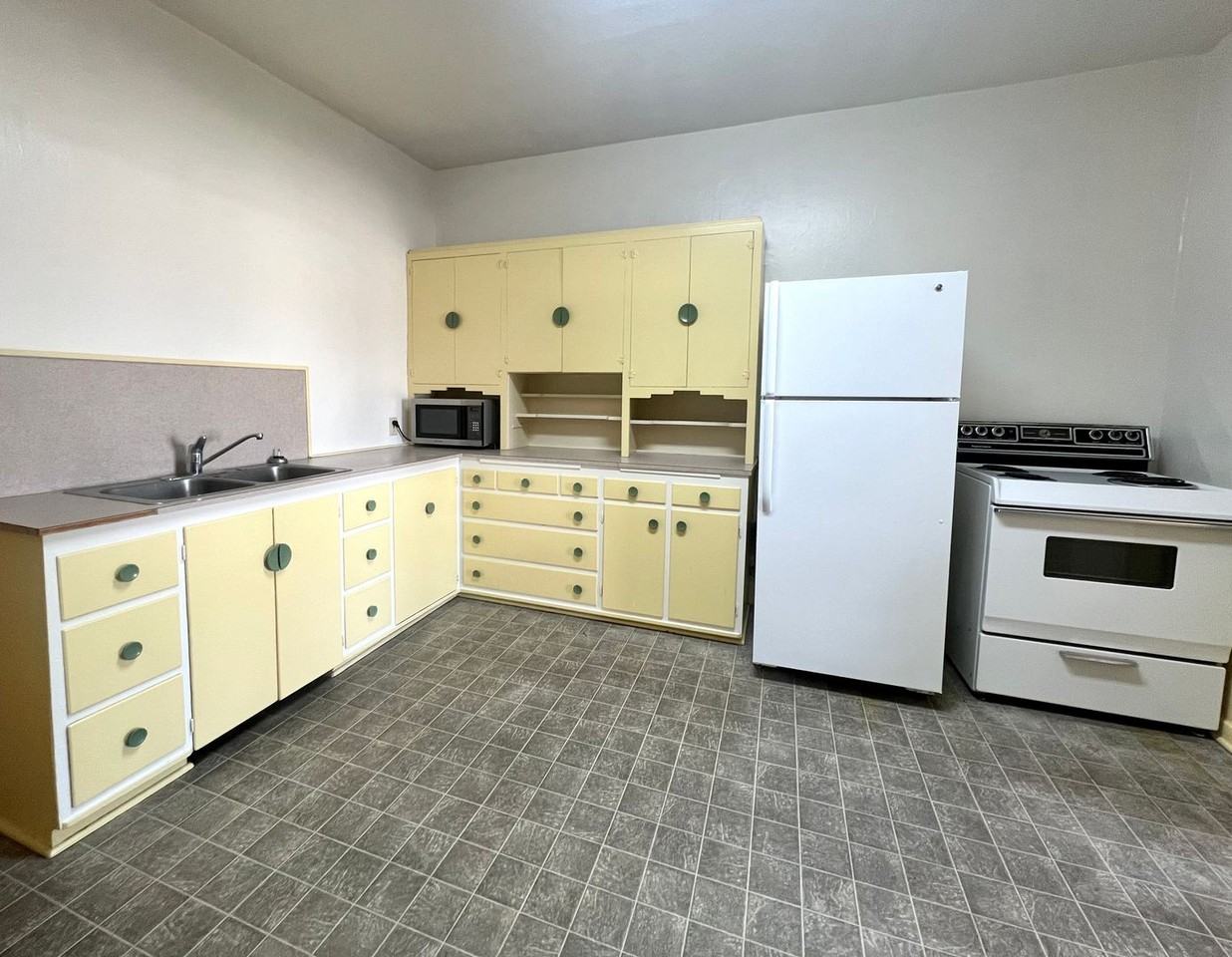 416 N Pine St - Photo 5 of 15