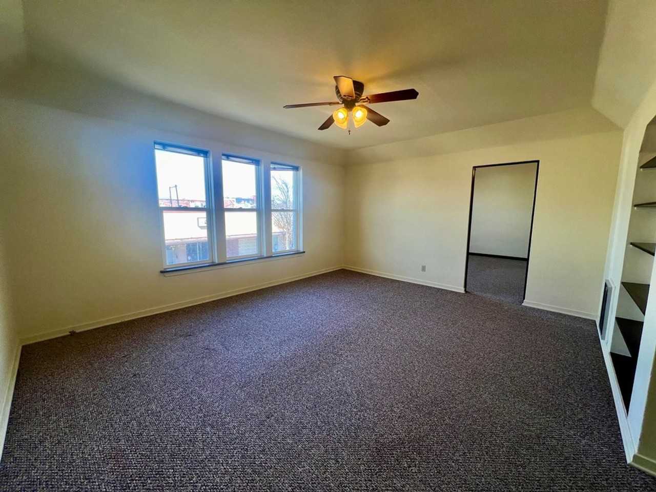 416 N Pine St - Photo 7 of 15