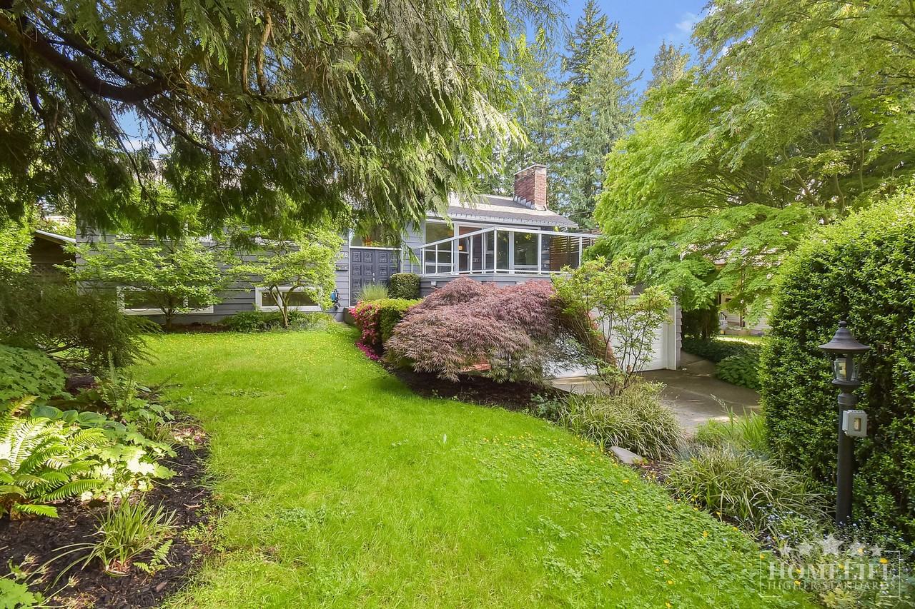 11078 Hamlin Dr - Photo 2 of 50