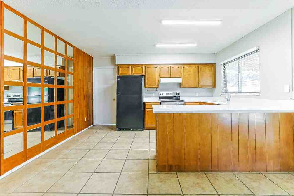 562 W Highland St - Photo 6 of 16