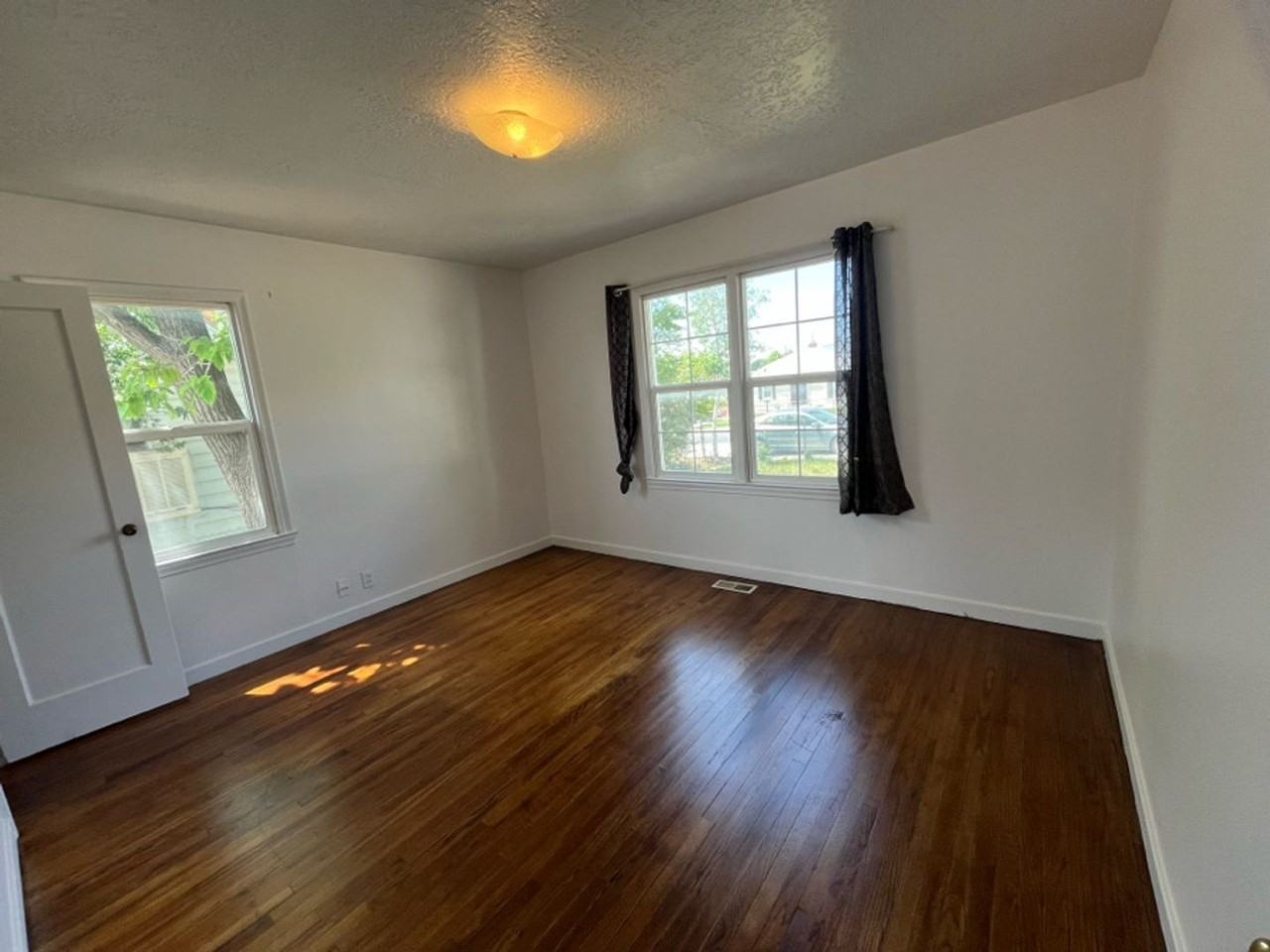 933 W 450 N - Photo 3 of 5