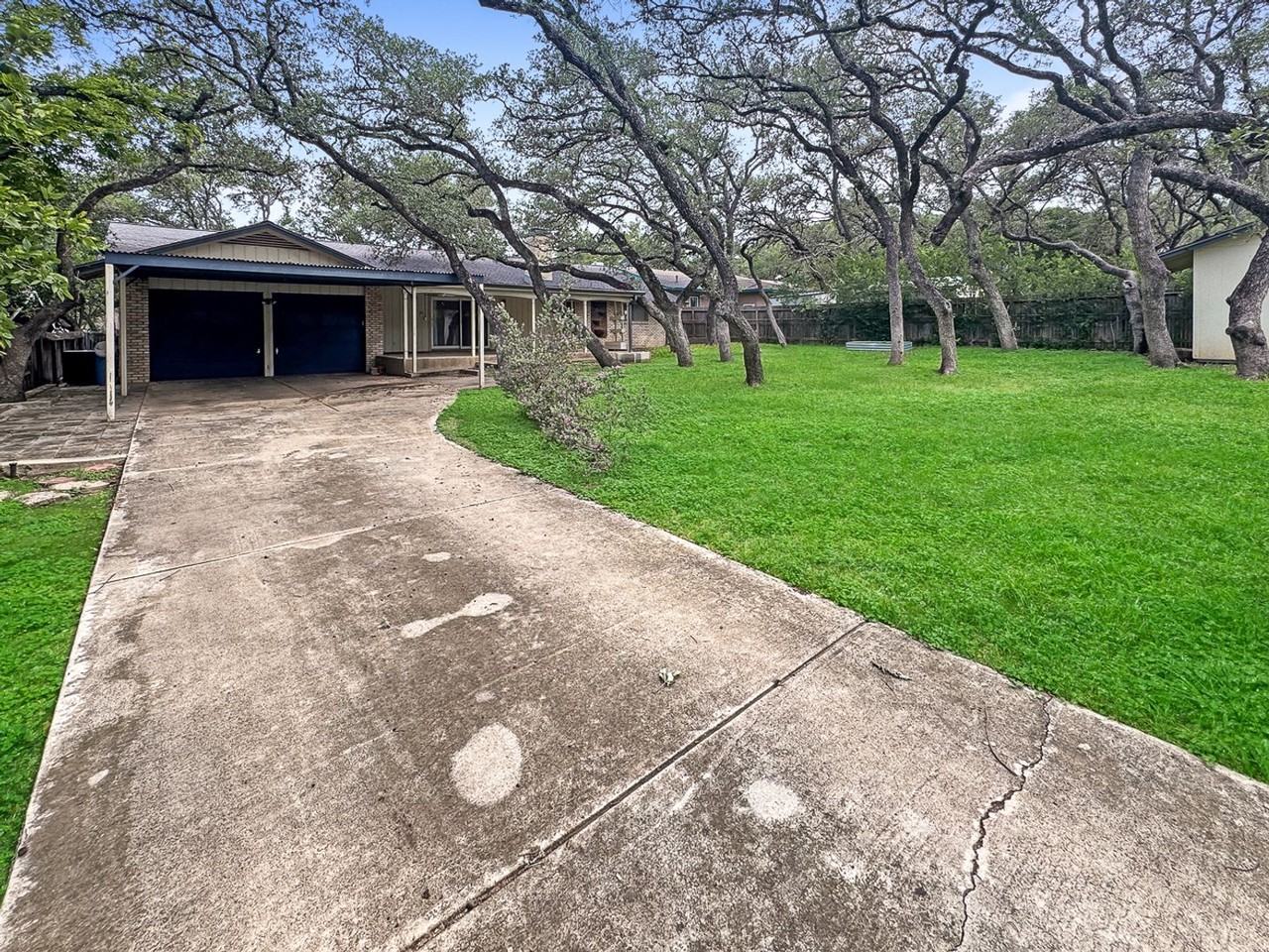 10502 Burr Oak Dr - Photo 2 of 12