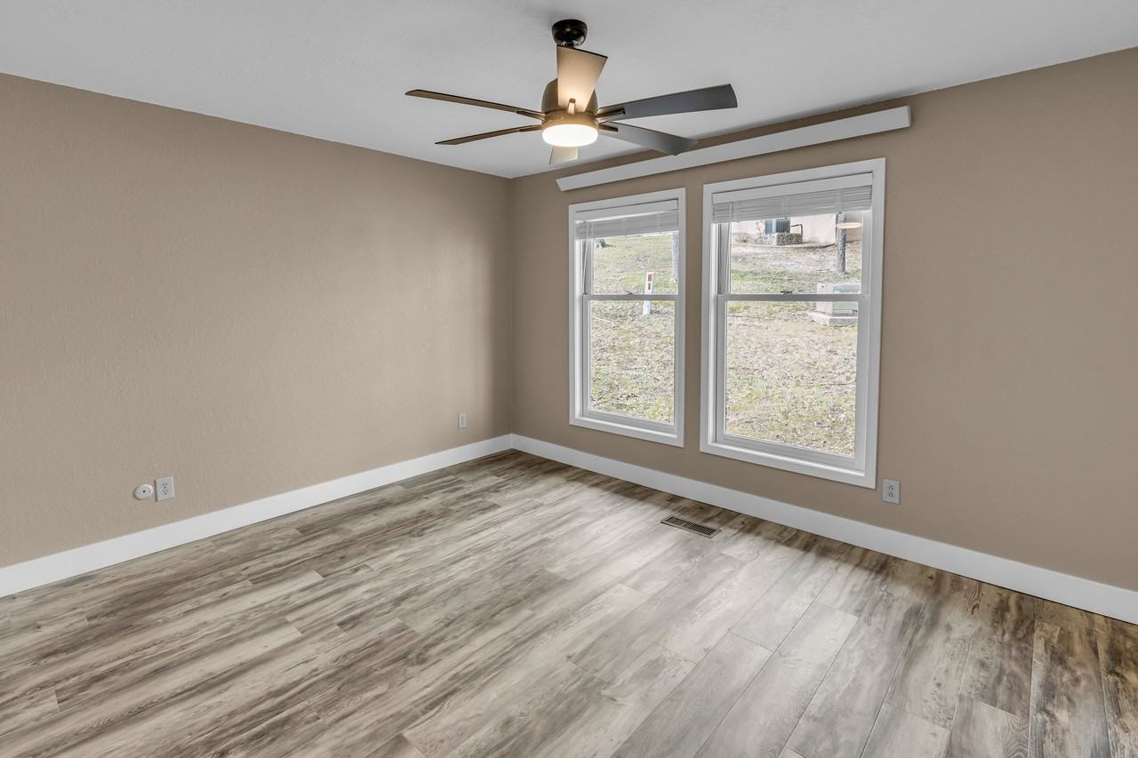 36 Estes Dr - Photo 4 of 12