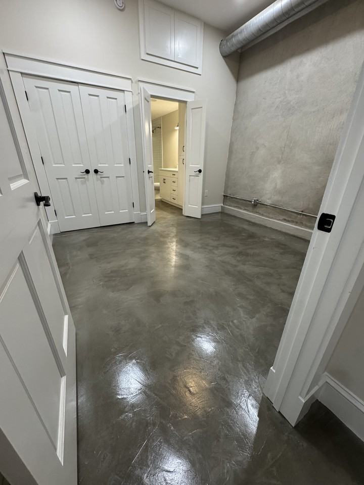 1207 Washington St - Photo 3 of 12