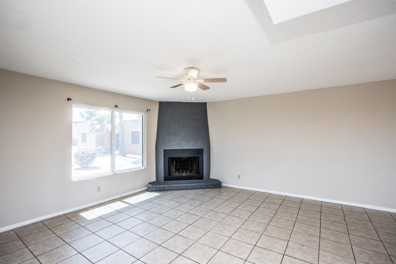 15601 N 27th St Unit 30 - Photo 2 of 25