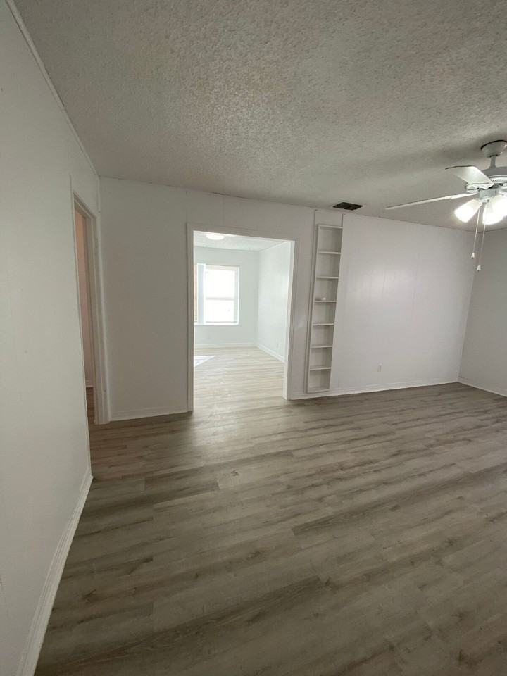 3303 35th St - Photo 2 of 15