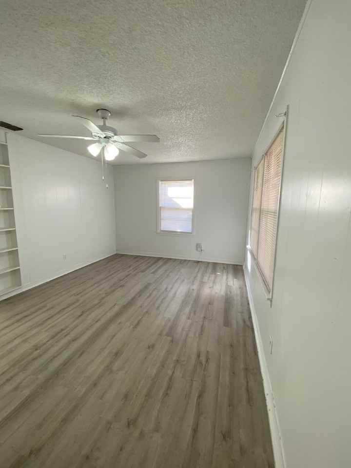 3303 35th St - Photo 3 of 15