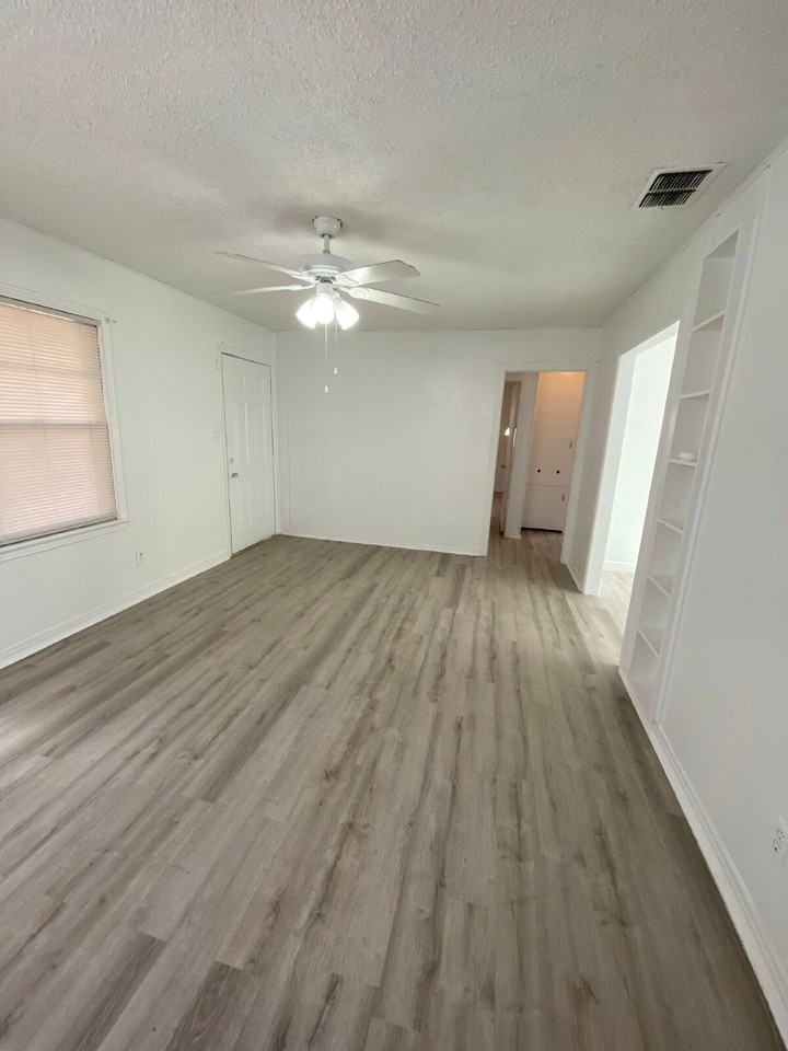 3303 35th St - Photo 4 of 15