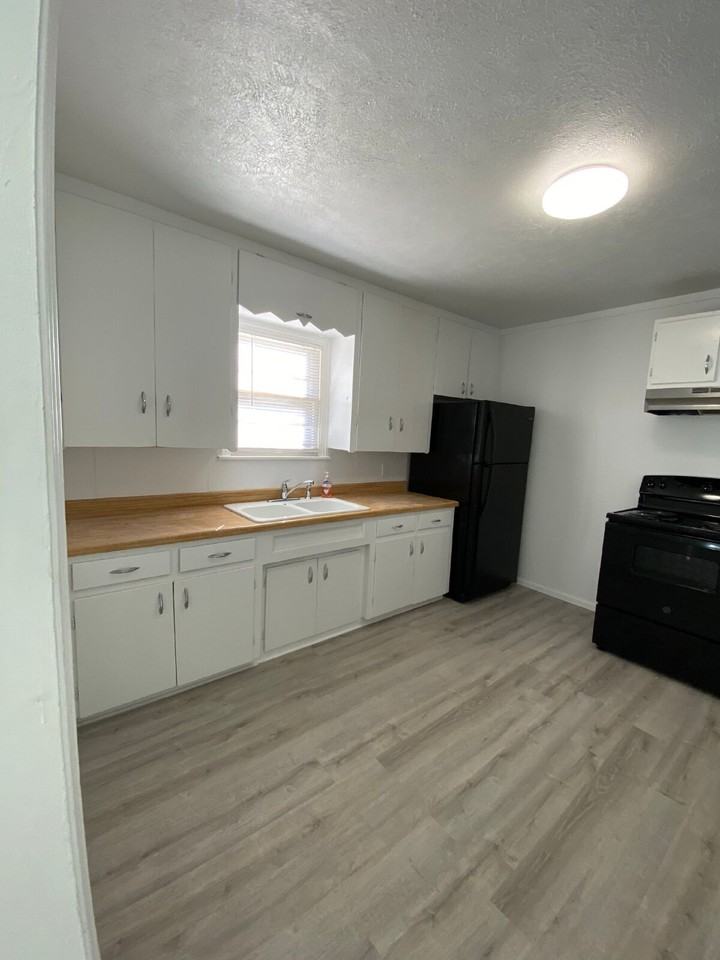 3303 35th St - Photo 6 of 15