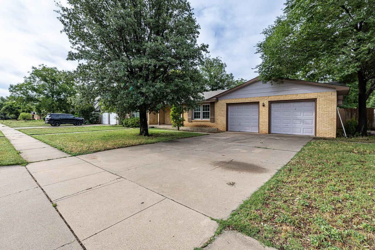 3115 32nd St - Photo 2 of 50