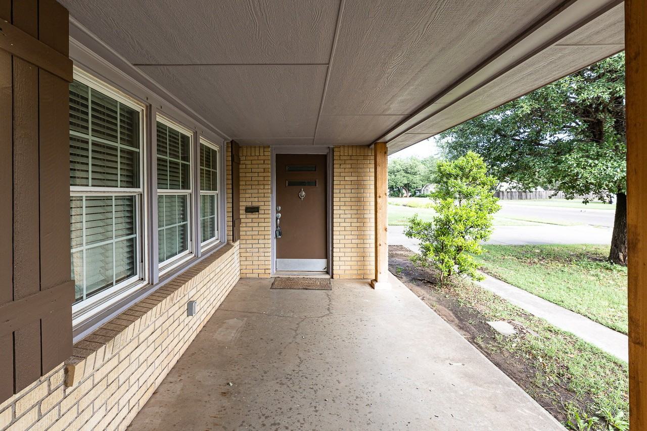 3115 32nd St - Photo 5 of 50