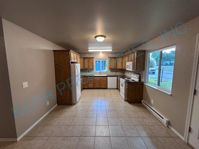 3142 Ne 16th St - Photo 3 of 12
