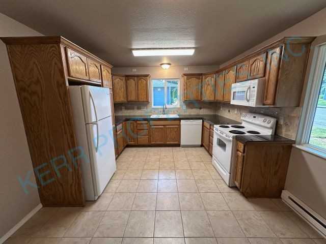 3142 Ne 16th St - Photo 4 of 12