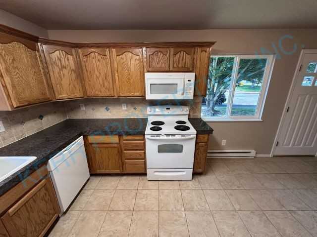 3142 Ne 16th St - Photo 6 of 12