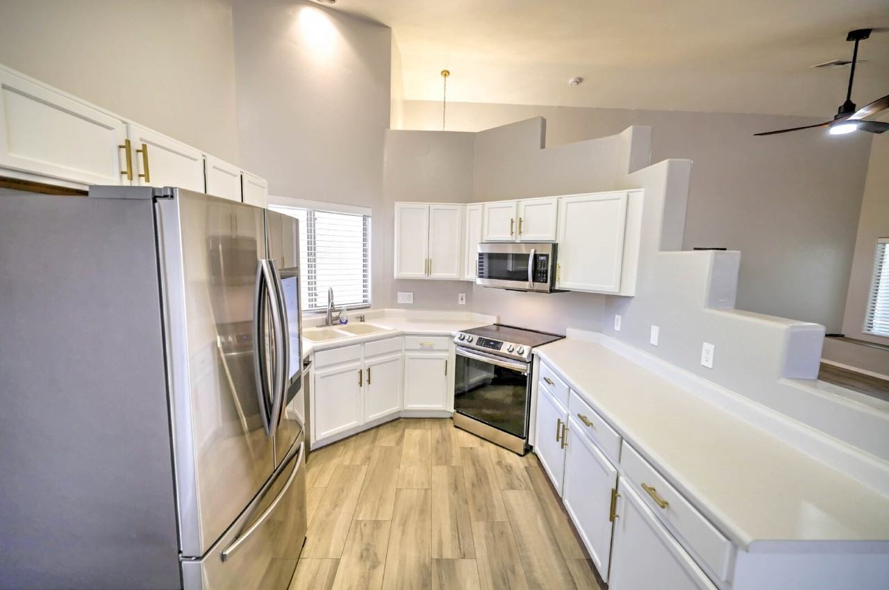 710 S Smokey Mountains Rd - Photo 2 of 30