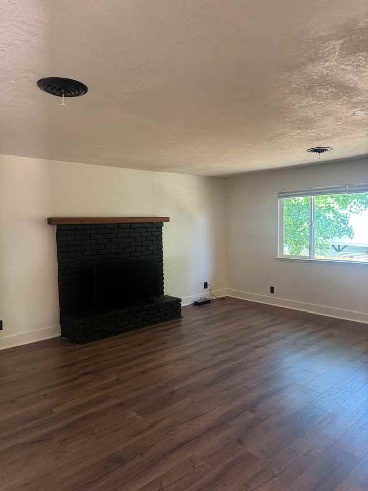 4070 Oro Ct - Photo 3 of 21
