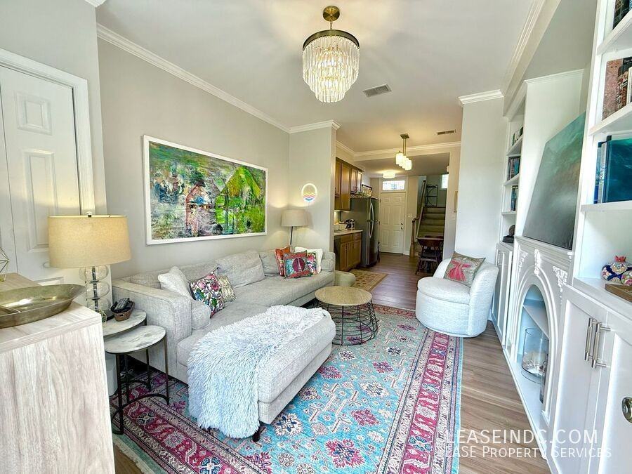 1518 Massachusetts Ave Se - Photo 3 of 19