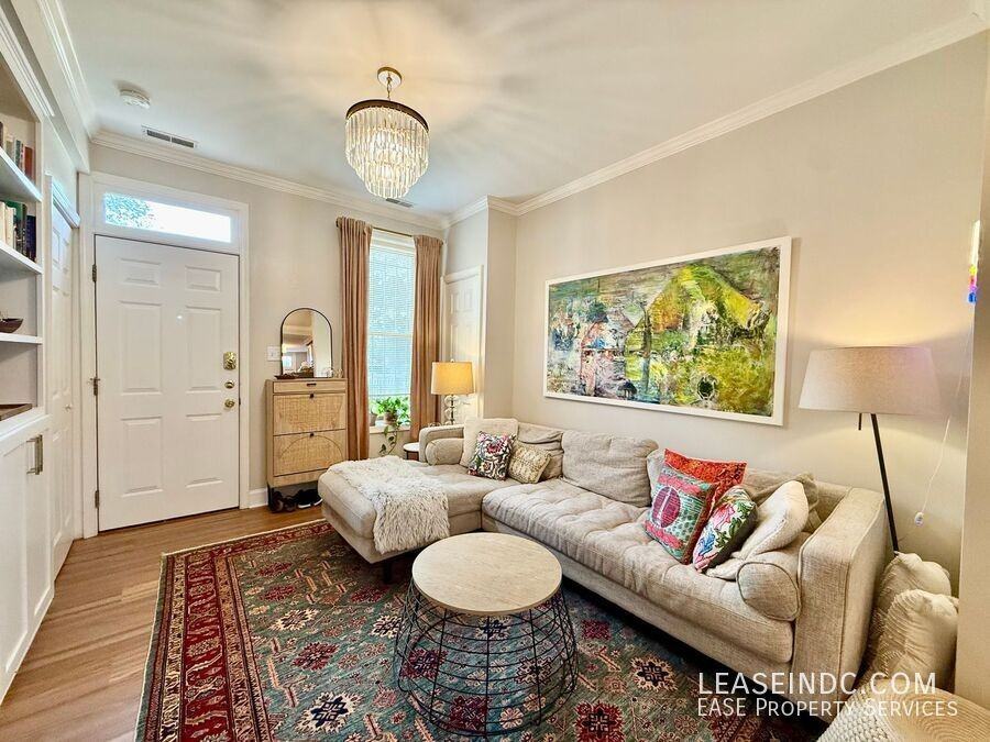 1518 Massachusetts Ave Se - Photo 6 of 19