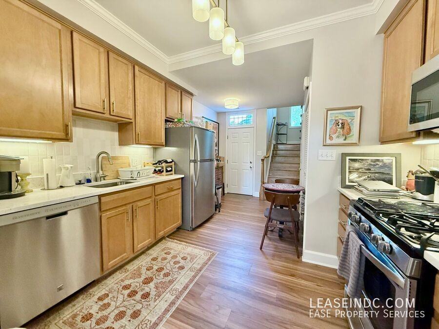 1518 Massachusetts Ave Se - Photo 7 of 19