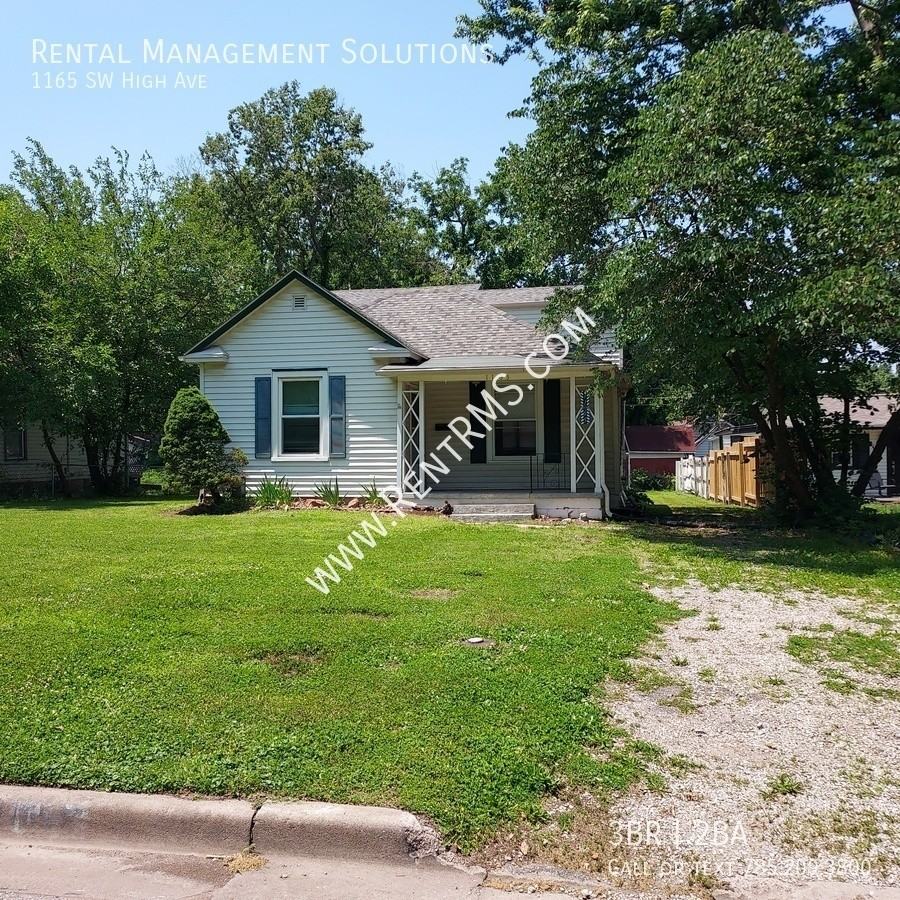 1165 Sw High Ave - Photo 2 of 37