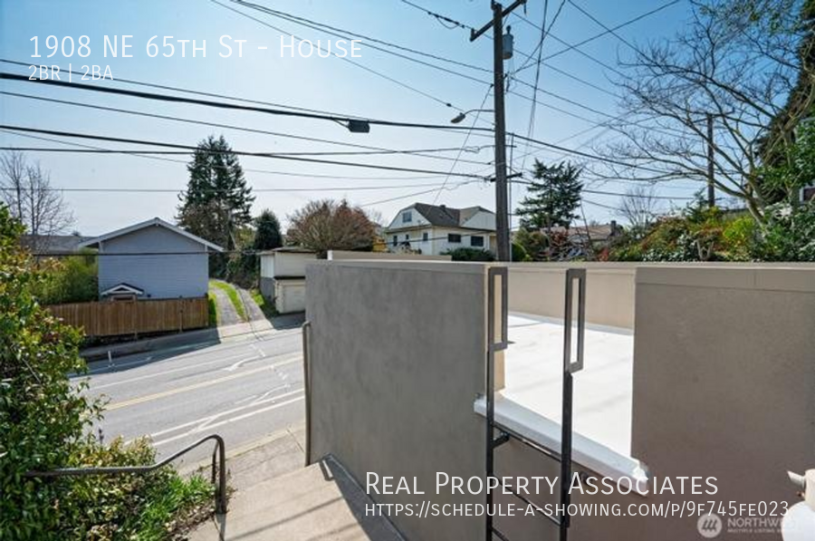 1908 Ne 65th St - Photo 3 of 29