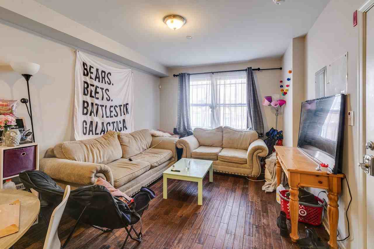 1628 Willington St - Photo 5 of 39