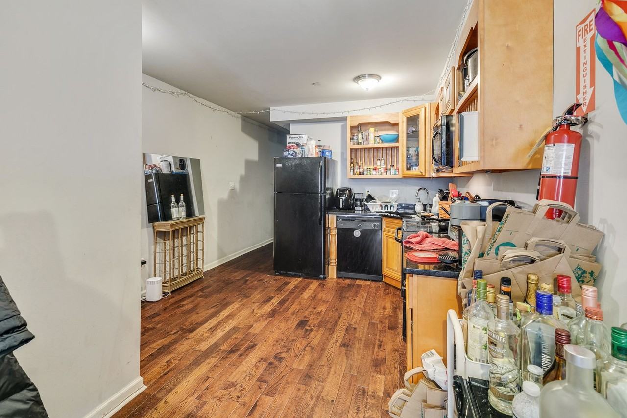 1628 Willington St - Photo 6 of 39