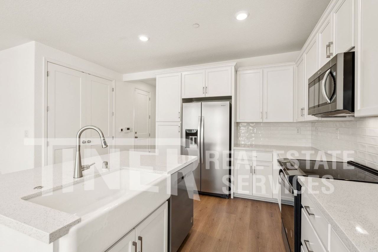 PORTON & - Photo 3 of 20