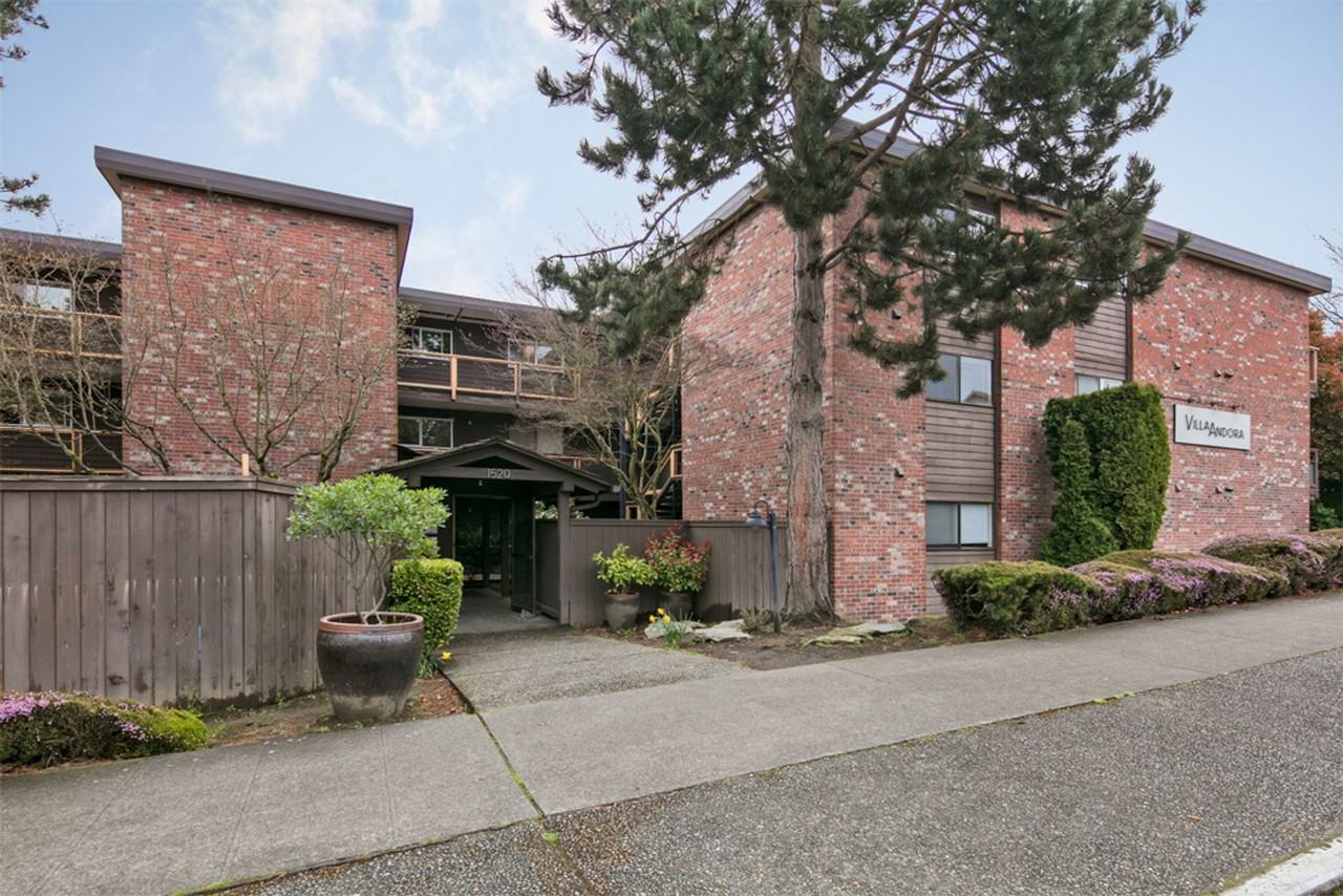 Villa Andora in West Seatte - Photo 2 of 19