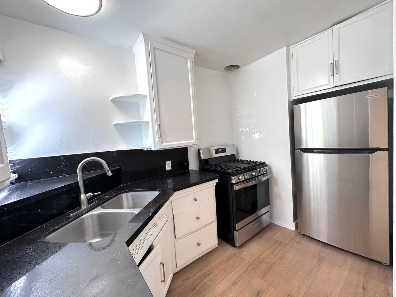 5931 Cahuenga Blvd #A - Photo 6 of 11