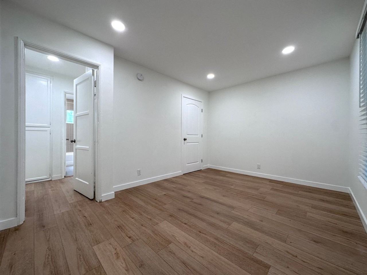 5931 Cahuenga Blvd #A - Photo 7 of 11