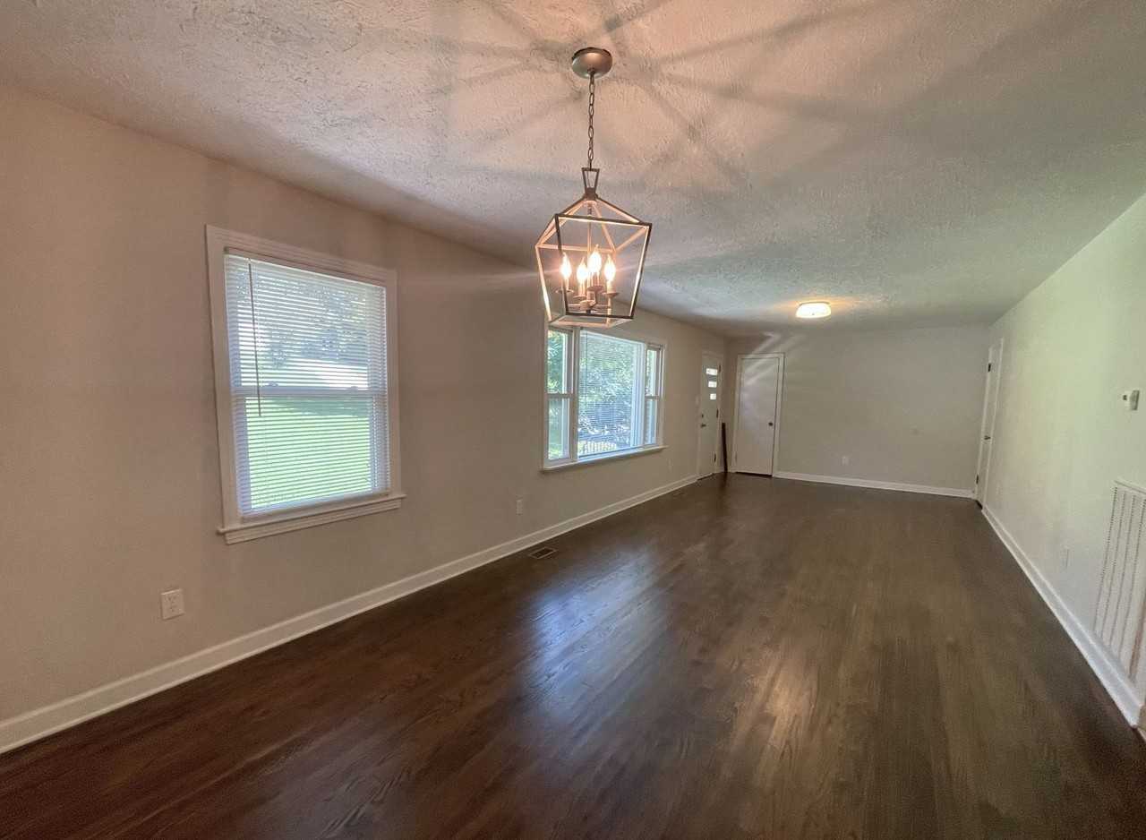 4304 Crosby Dr - Photo 3 of 14