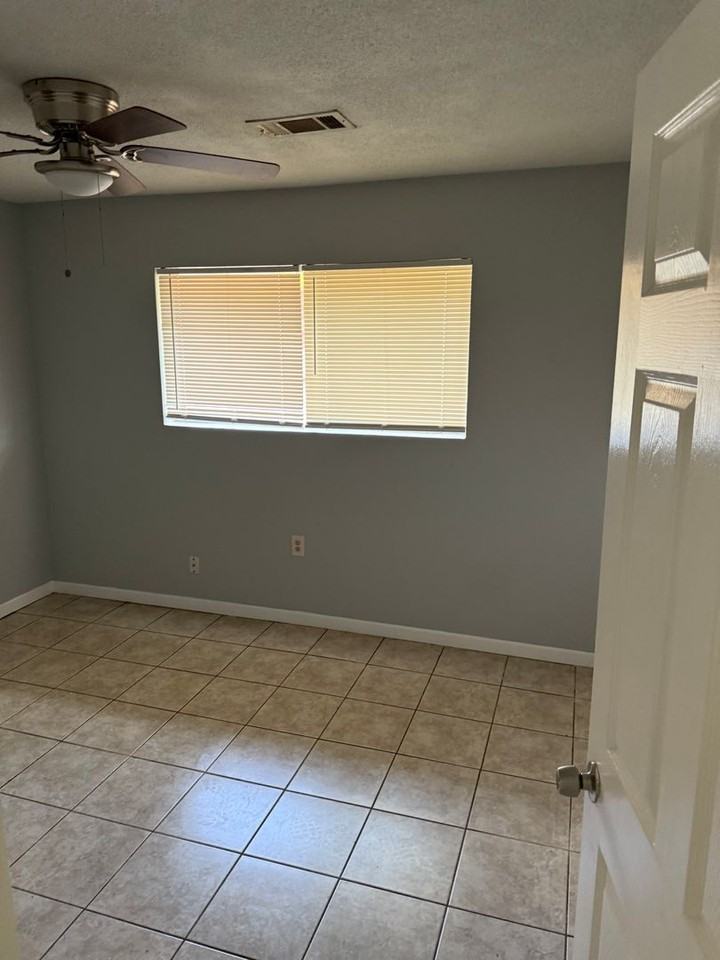 5411 Edenboro Rd - Photo 2 of 20