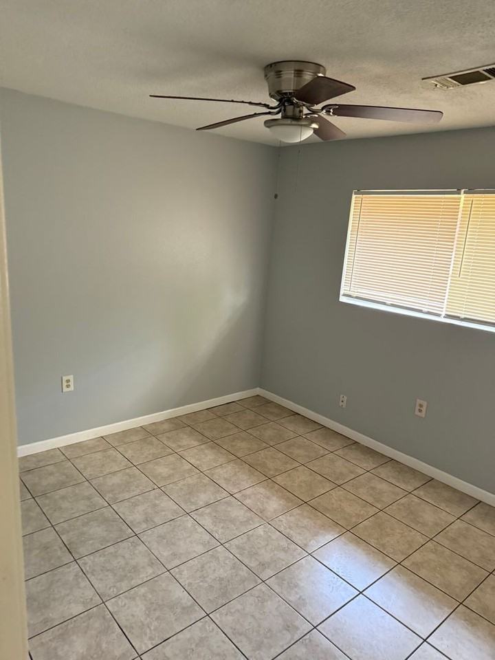 5411 Edenboro Rd - Photo 3 of 20