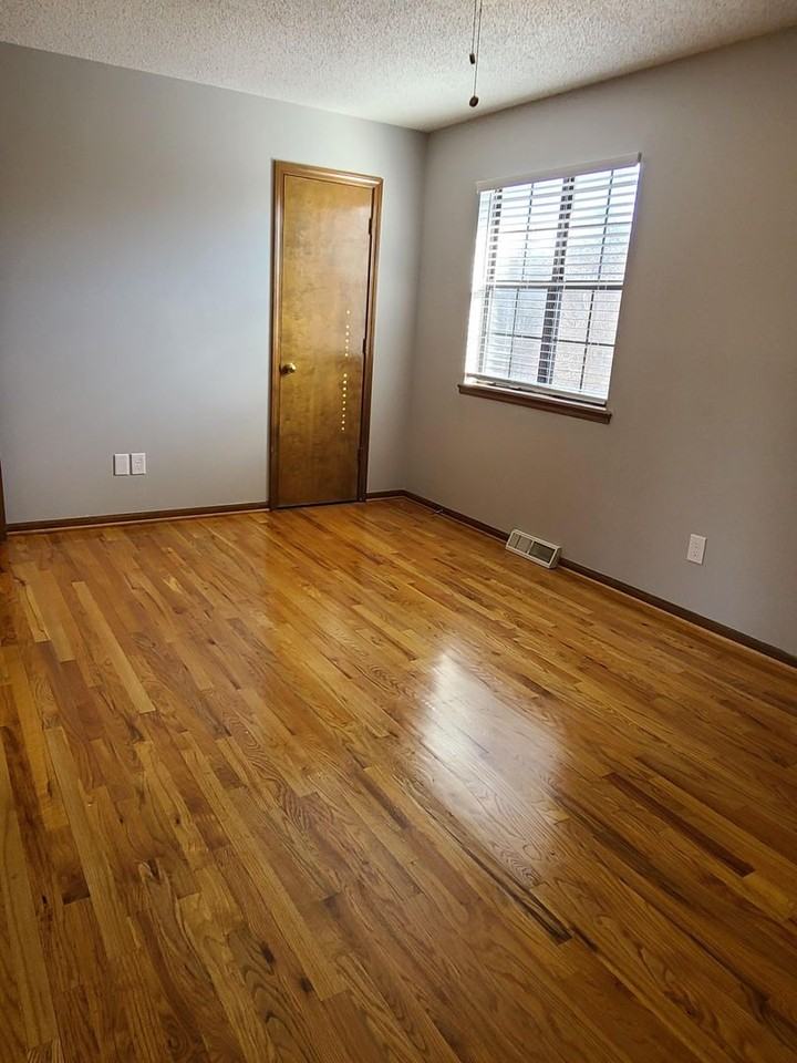 1166 Hampton Ln - Photo 2 of 31