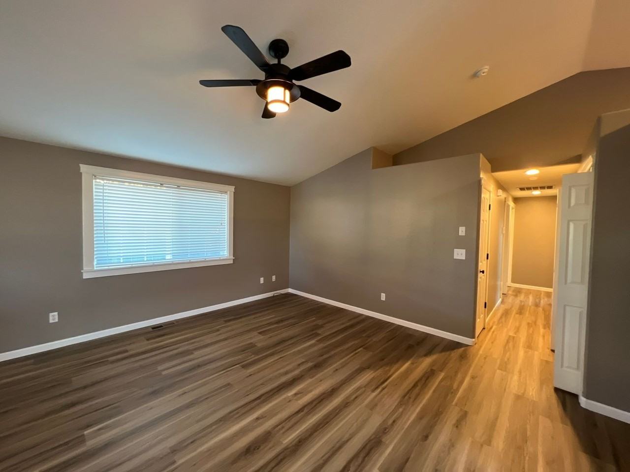 1064 Yew St - Photo 2 of 23