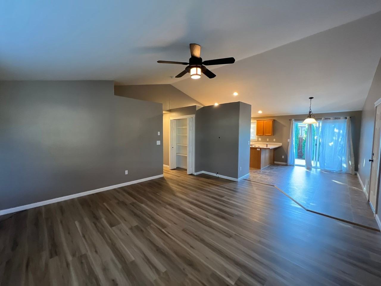 1064 Yew St - Photo 3 of 23