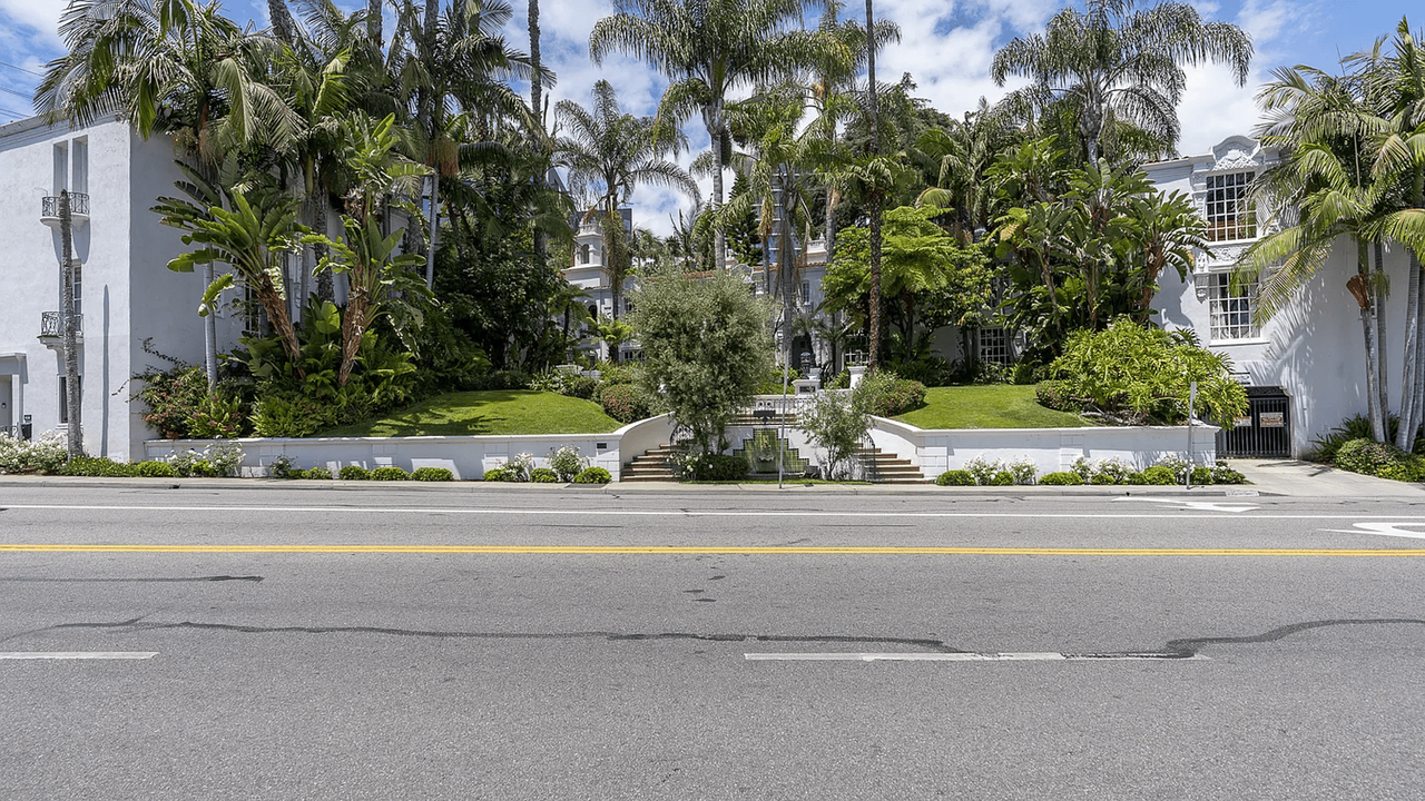 8491 Fountain Ave - Photo 4 of 10