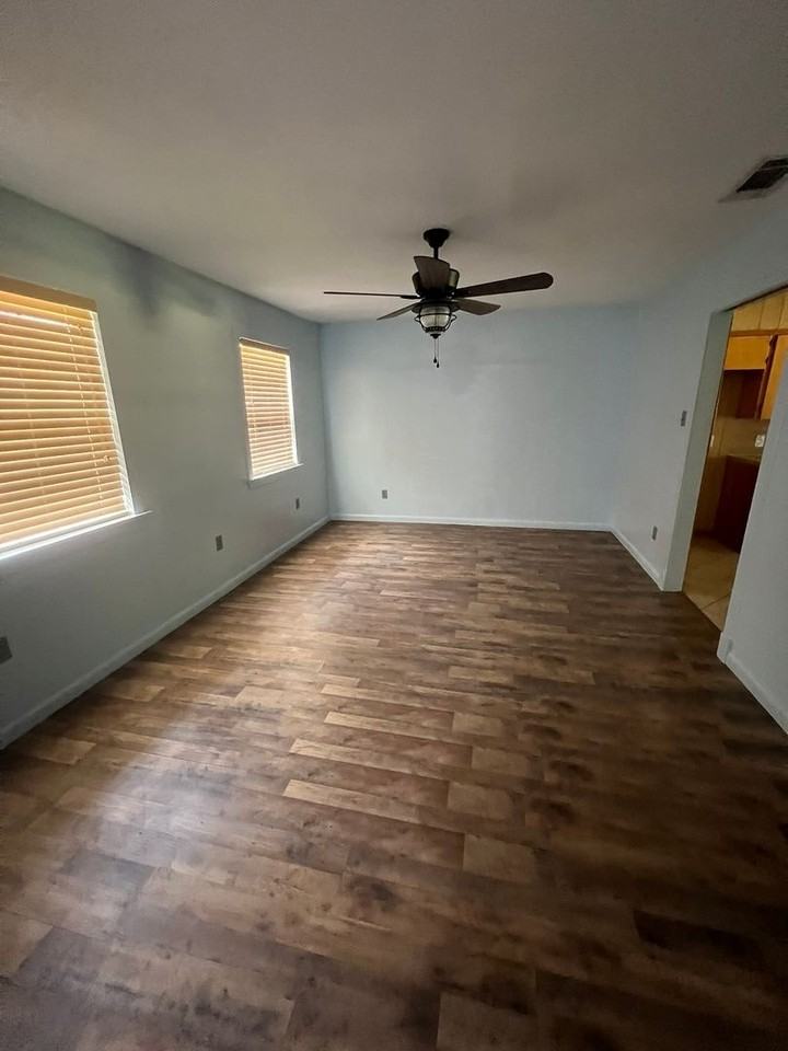 1801 Mimosa Dr - Photo 2 of 12