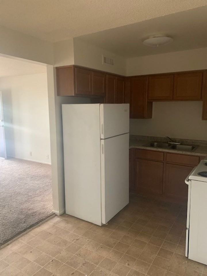 555 S Royal Crest Cir