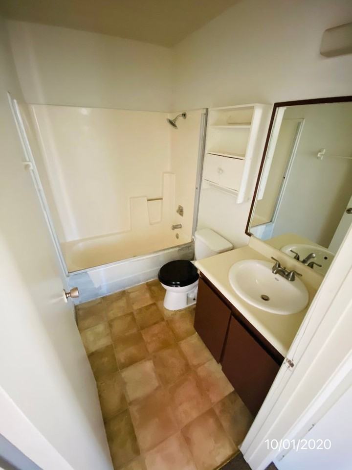 917 Bridgewater St #C - Photo 3 of 8