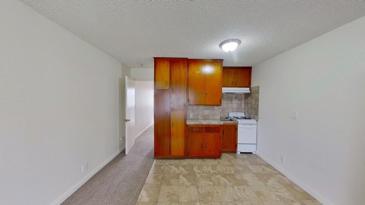 11014 Paloma Ave - Photo 3 of 12