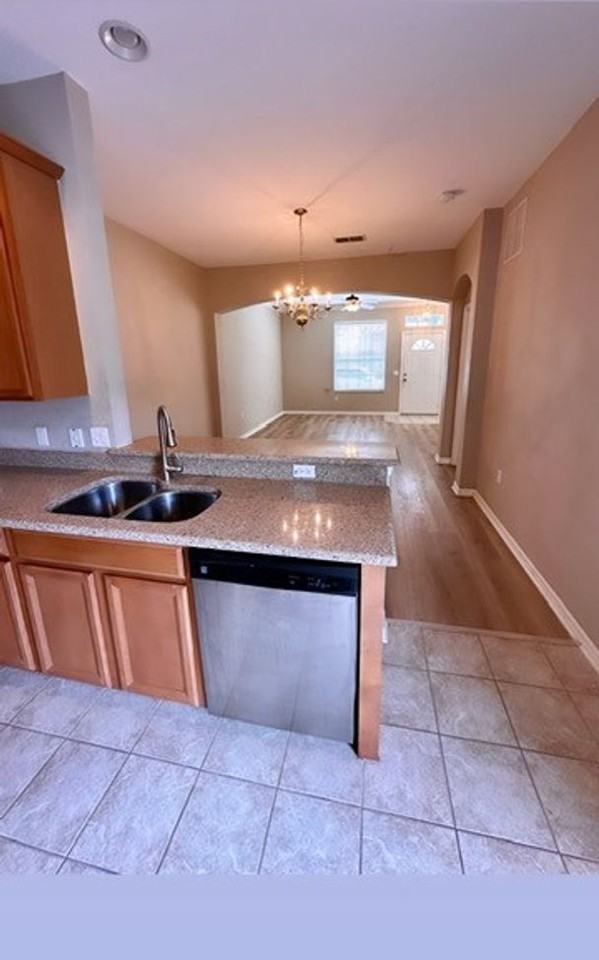 5513 Somersby Rd - Photo 7 of 35
