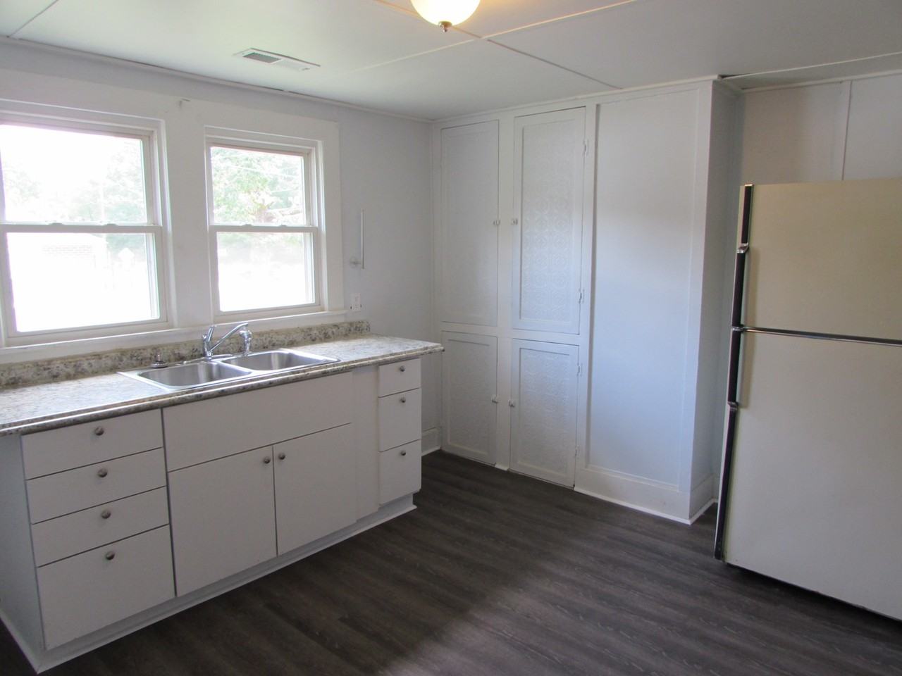 1740 Patterson St - Photo 5 of 9