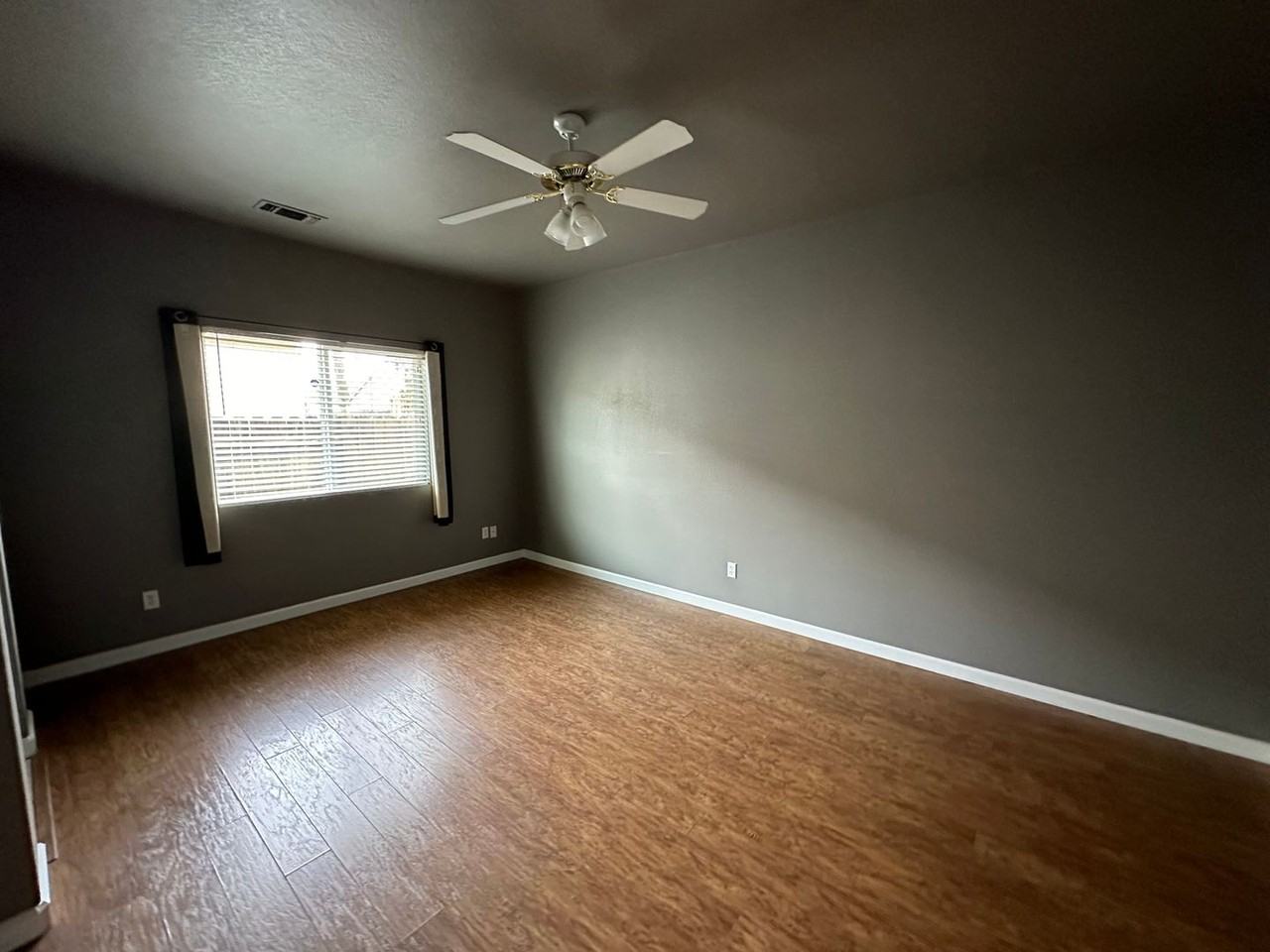 3295 Rivermont St - Photo 4 of 11