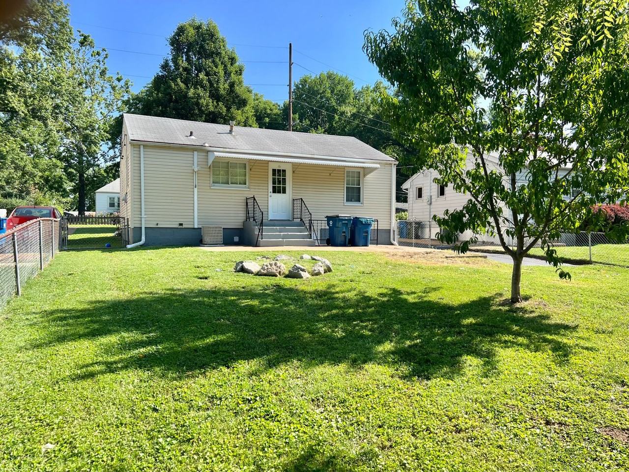 238 Sadonia Ave - Photo 2 of 10