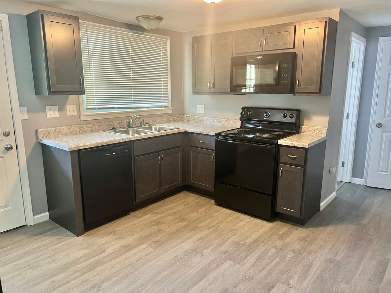 238 Sadonia Ave - Photo 3 of 10