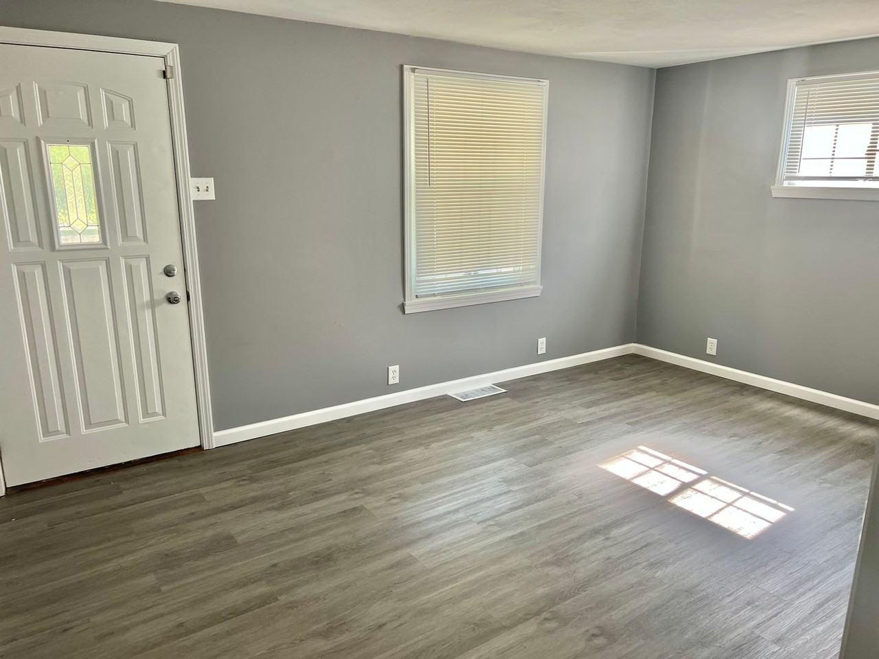 238 Sadonia Ave - Photo 5 of 10