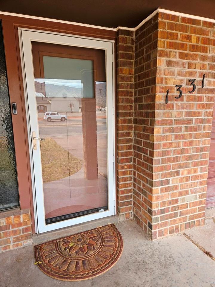 1331 Scenic Dr - Photo 2 of 30